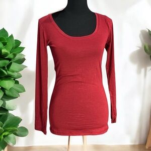 NWT DOLLS KILL SIZE FITTED LONG SLEEVE BURGUNDY TEE – SIZE LARGE